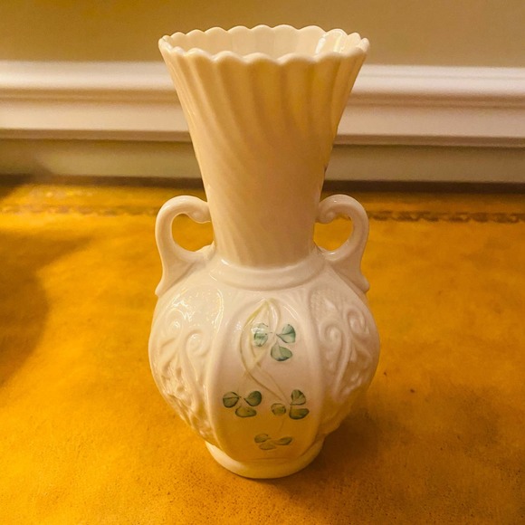 Belleek Ireland Shamrock Celtic Vase with Harp Shaped Twin Handles 1980s - Picture 3 of 6
